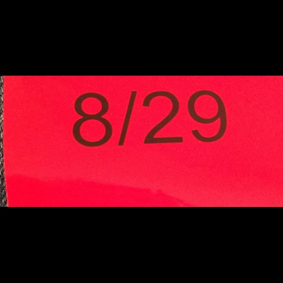 ⭐️Firm Price ⭐️ HP Kenneth Cole Size 8 Straight Leg Jeans Like New - Picture 3 of 3